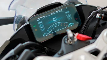 Ochronne szkło Pixsel na moto prędkościomierz CFMOTO 450 (SR, SR S, SS) 6.8“